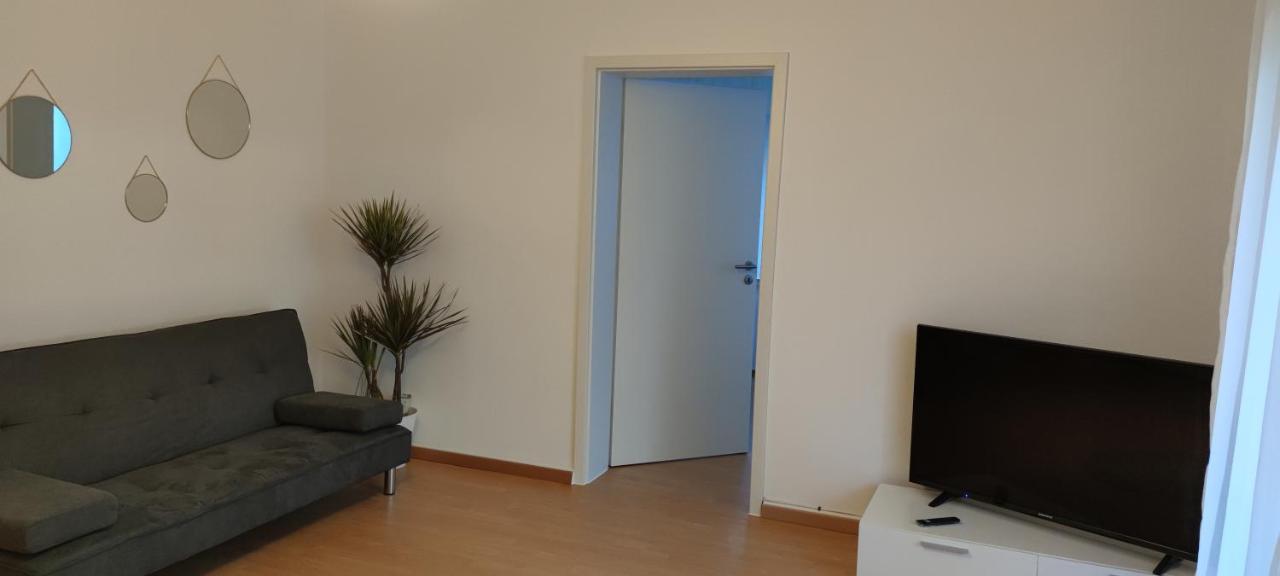 Schoene Und Optimal Gelegene Wohnung Og Weisskirchen Eksteriør bilde