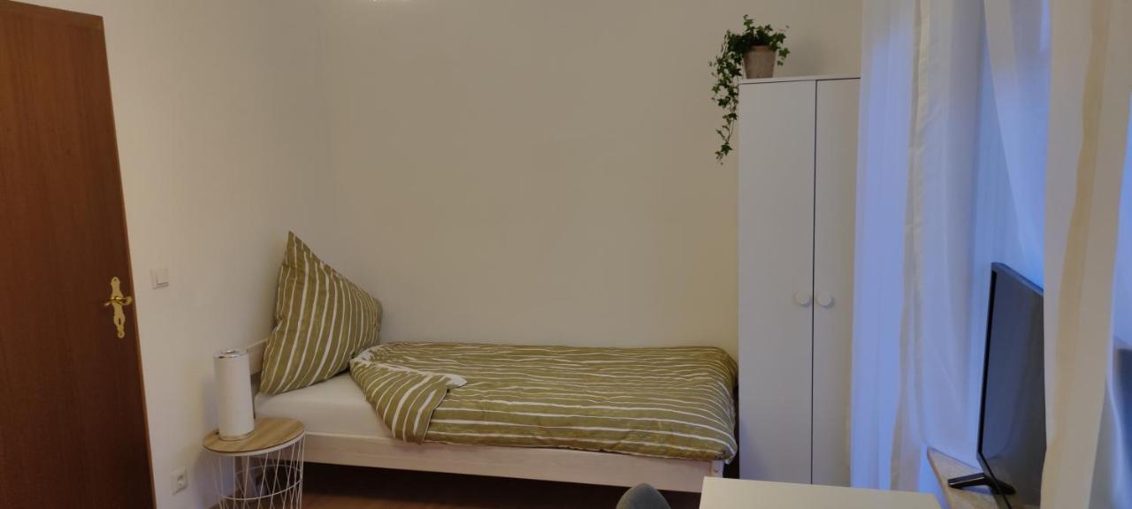 Schoene Und Optimal Gelegene Wohnung Og Weisskirchen Eksteriør bilde